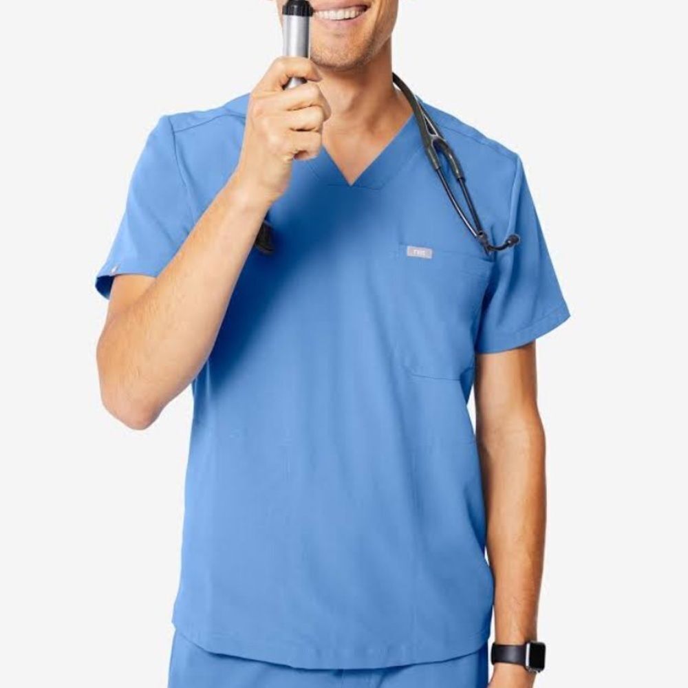 FIGS Chisec™ Three-Pocket Scrub Top NWT S Ceil Blue